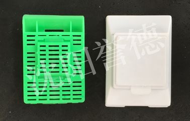 Chine Tissu de grande taille traitant des cassettes, conception verte de cassette de pathologie raisonnable fournisseur
